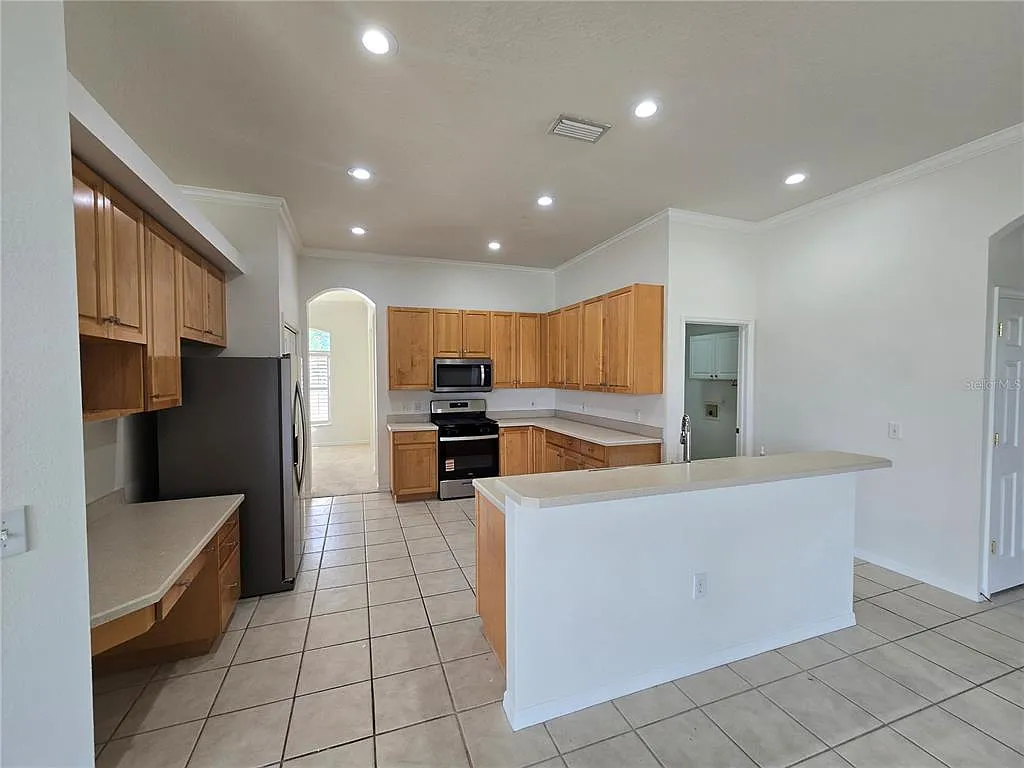 5 bed, 3.0 bath, 2922 sqft, $3,000 — Photo 3