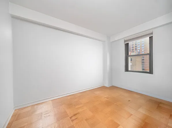 220 East 57th Street image 8 of 18