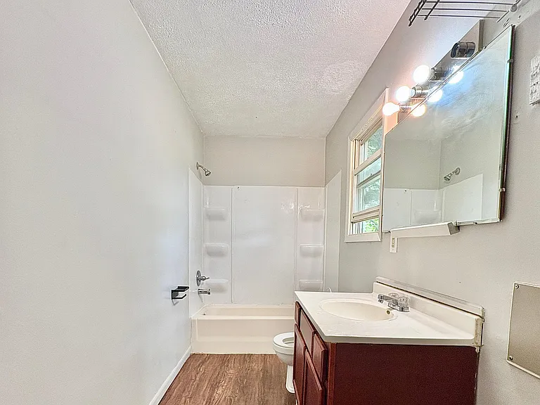 1335 E Dubail St #1/2 — Photo 10