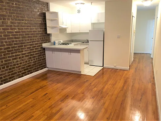 Rented by City Connections Realty | media 15