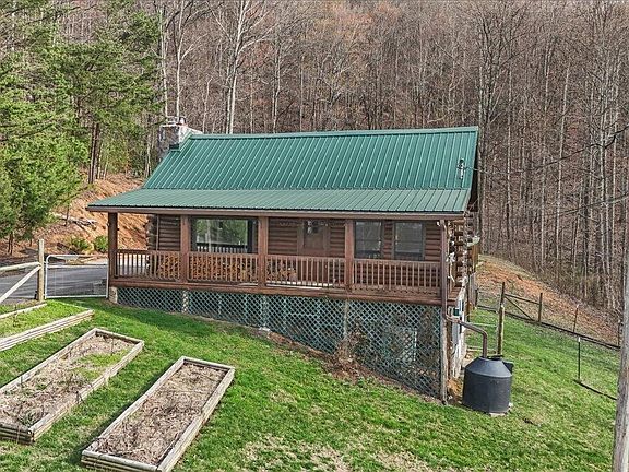 3rd image of 417 Charlie Hicks Rd