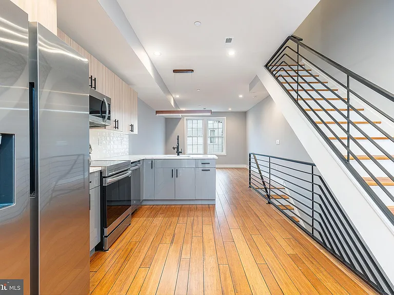 2821 Livingston St #2 — Photo 8