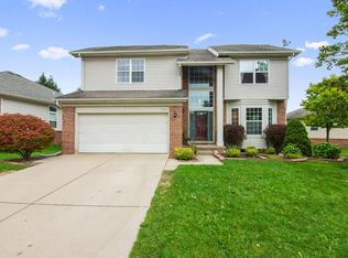 4935 Carrington Dr, Rochester, MI 48306
