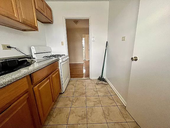5th image of 10-08 Hartman Ln #B