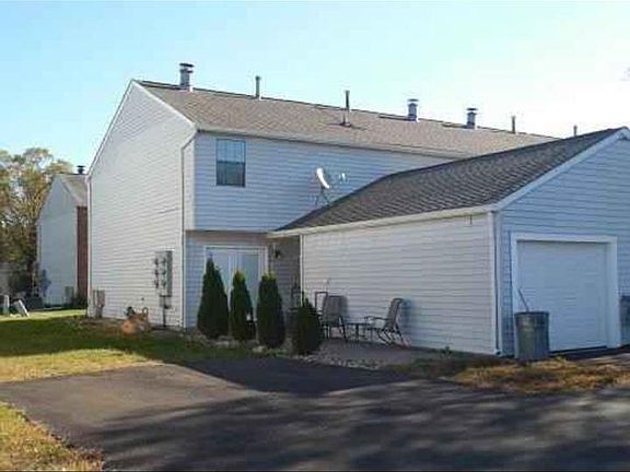 3rd image of 318 Cross Wind Dr