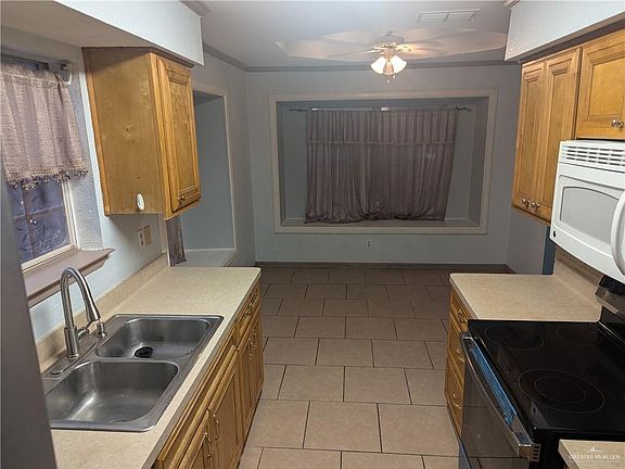 5th image of 104 E Tamarack Ave