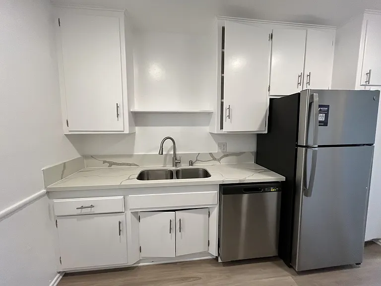 7044 Lanewood Ave — Photo 6