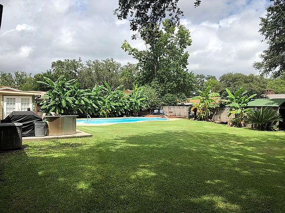 2nd image of 616 Country Club Ave