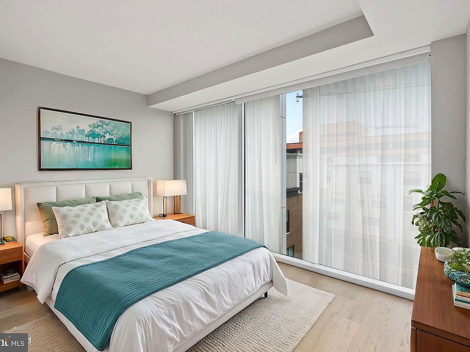 1st image of 925 N Fairfax St #402