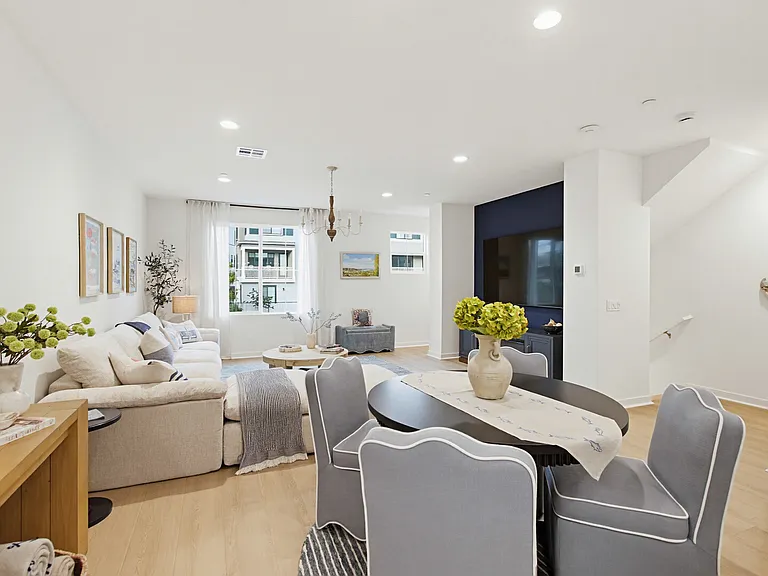 Delphinium Ln — Photo 4