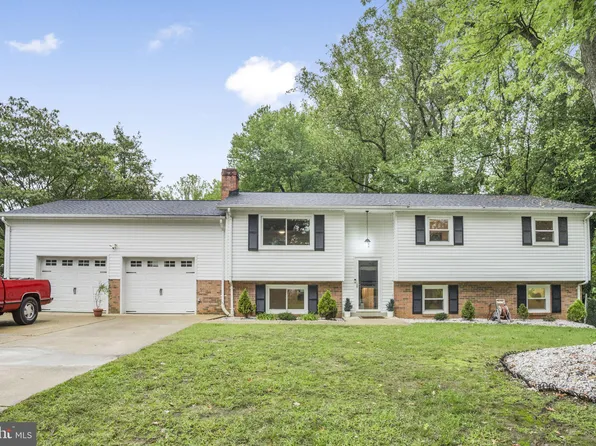 10586 White Stag Rd, La Plata, MD 20646