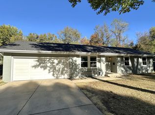 3216 W Camelot Ct, Springfield, MO 65807