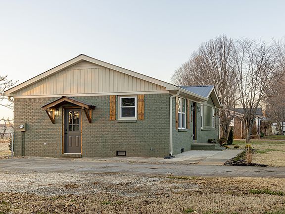3rd image of 77 Royal Dr