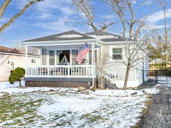 3301 Wallace Dr, Grand Island, NY 14072