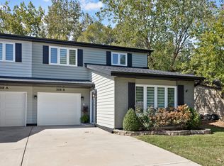308 Brookdale Dr APT B, Bloomingdale, IL