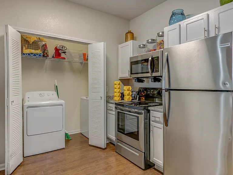 Water's Edge Apartment Homes — Photo 9