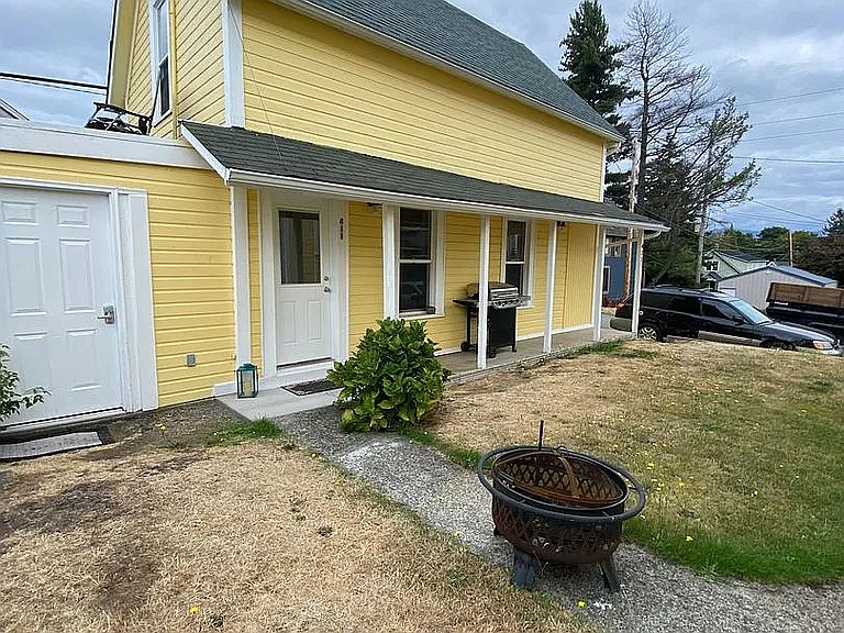 1st image of 411 Lakeway Dr