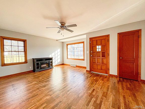 2nd image of 416 Putnam Ave