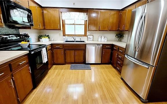 3rd image of 10926 W 97th Cir