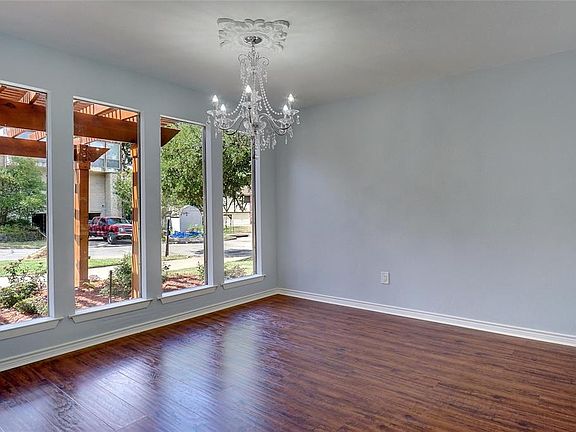 4th image of 824 Chaparral Ct