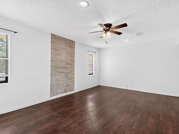 5th image of 406 W Dormard Ave