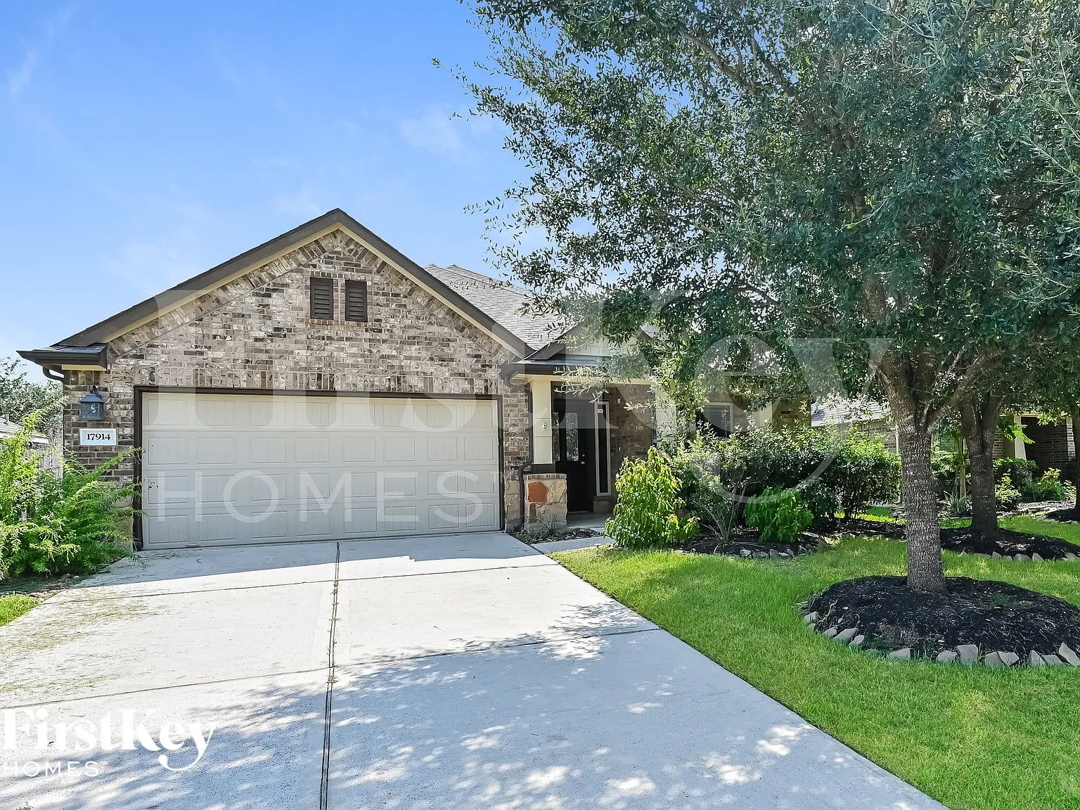 4 bed, 2.0 bath, 1994 sqft, $2,565 — Photo 1