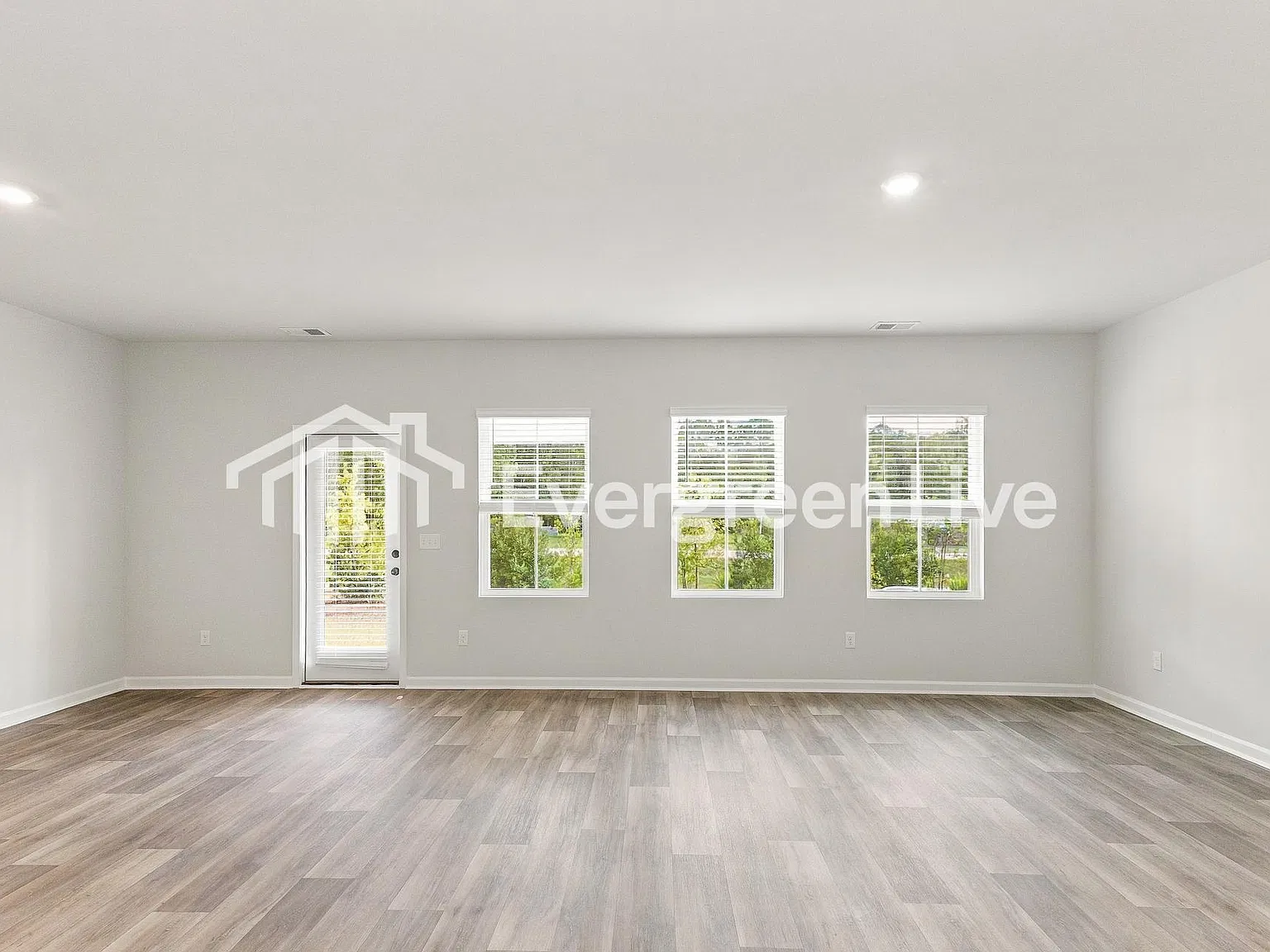 3 bed, 3.0 bath, 1935 sqft, $2,245 — Photo 3