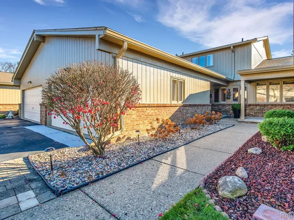 12306 Pinecrest Dr #58, Plymouth, MI 48170