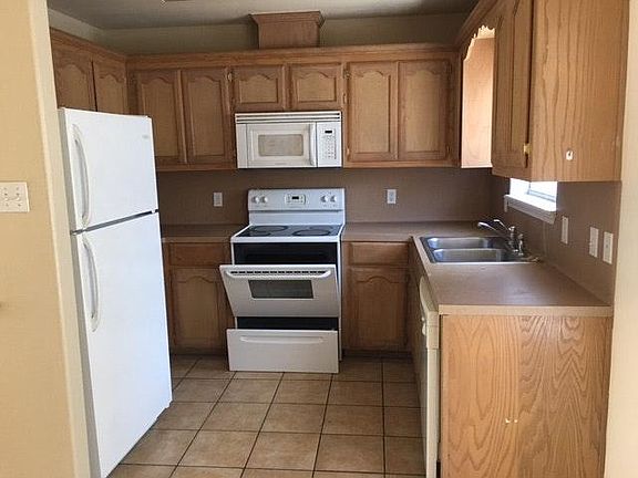 3rd image of 819 N Cross Ln APT 4