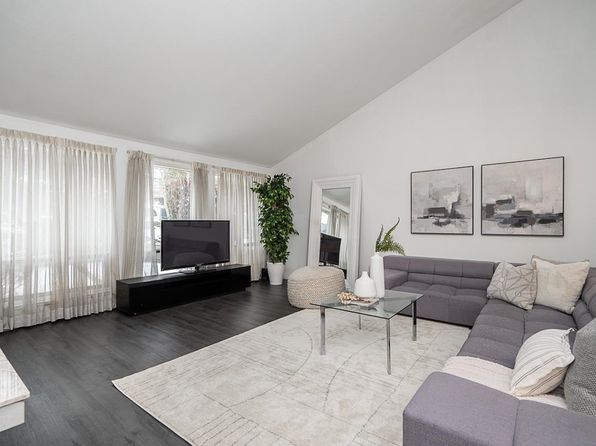 2948 Roseglen Ct, Burnaby, BC V5A 3W4
