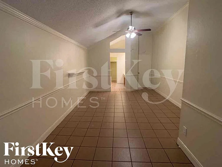 18614 Seaton Dr — Photo 10