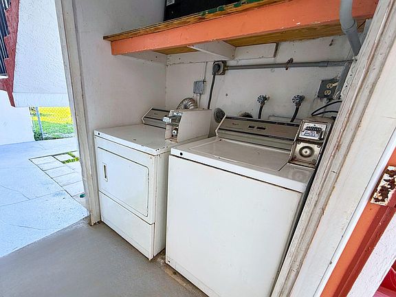 4th image of 432 NW 42nd St #2