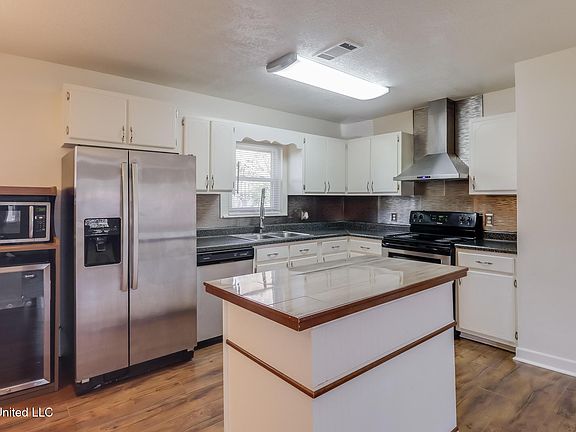 5th image of 328 Seal Ave