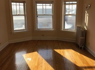 1200 W Roscoe St #1, Chicago, IL 60657
