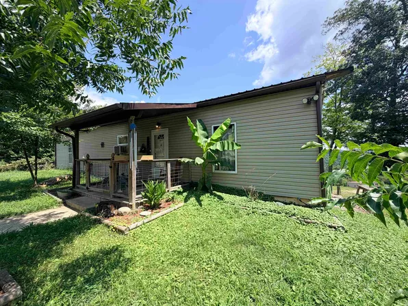 3269 Hampton Ridge Rd, Genoa, WV 25517