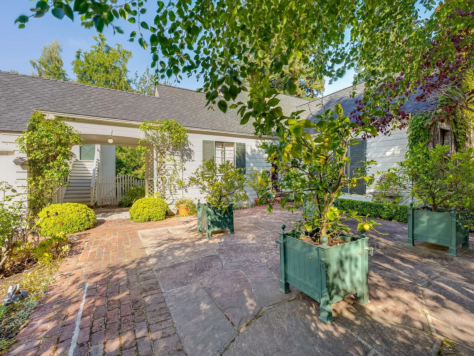 4 bed, 2711 sqft, $7,250 — Photo 3