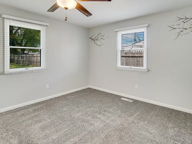 12 Normandy Dr — Photo 11