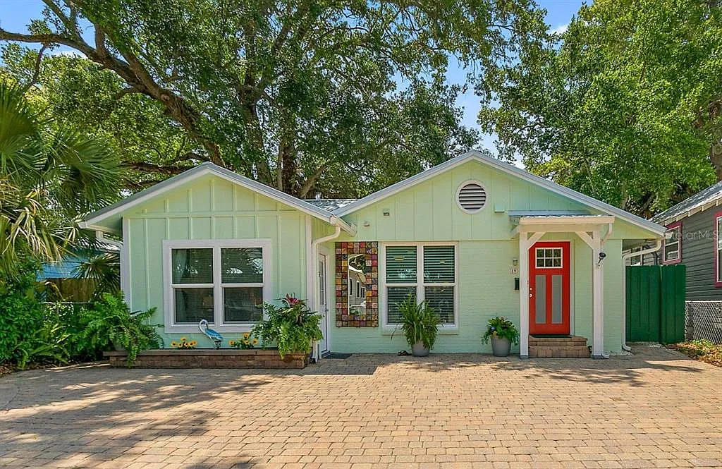 3 bed, 1.0 bath, 1337 sqft, $2,500 — Photo 1