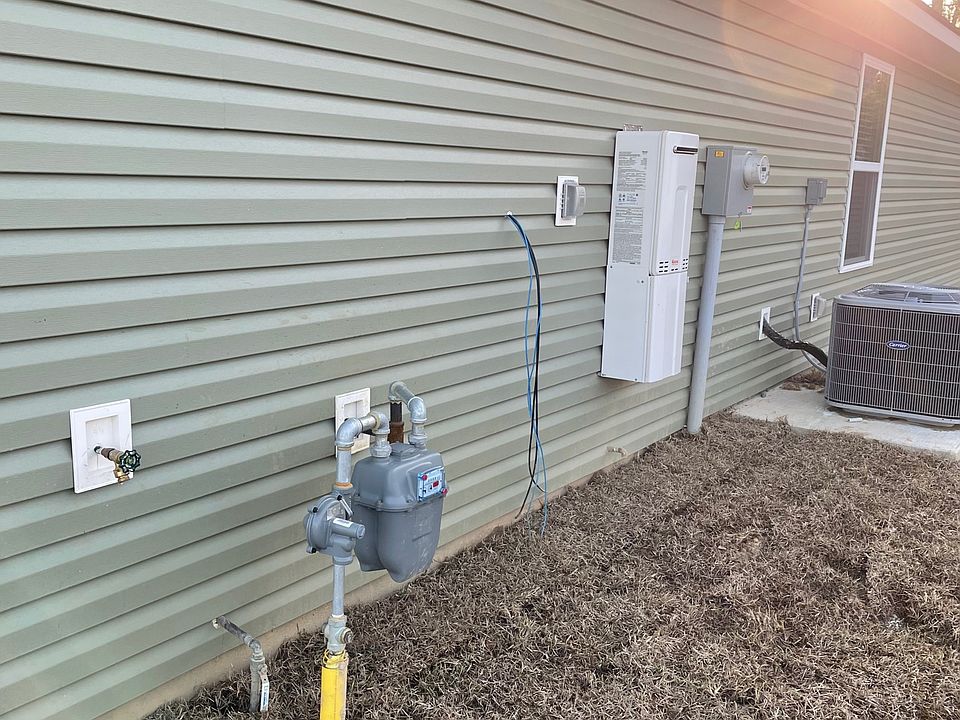 2nd image of 33401 Hyacinth St