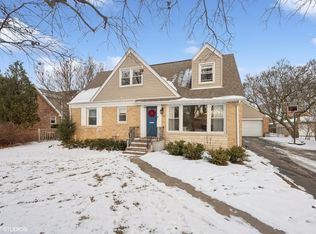 35 Parkview Rd, Glenview, IL 60025