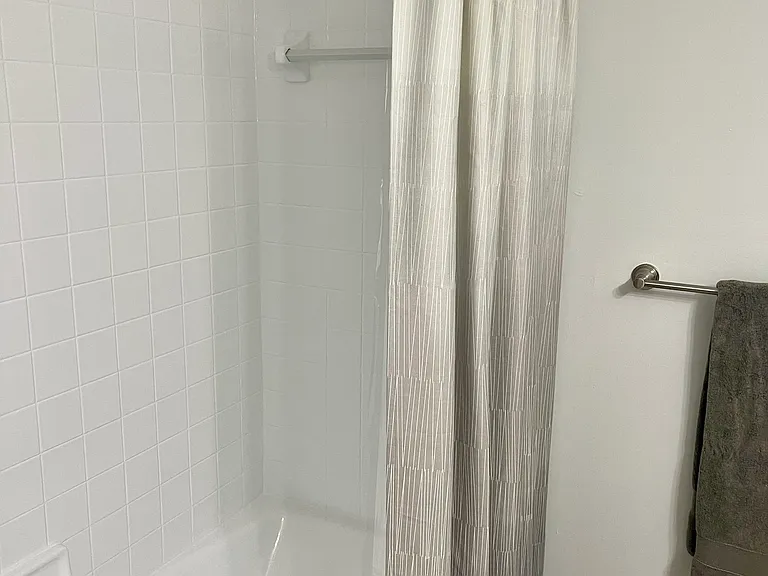 Additional View of Tub