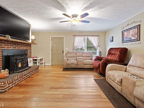 3rd image of 806 Shoal Creek Rd