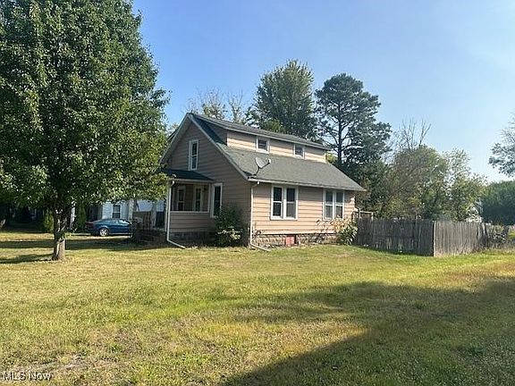 2nd image of 120 Middle St