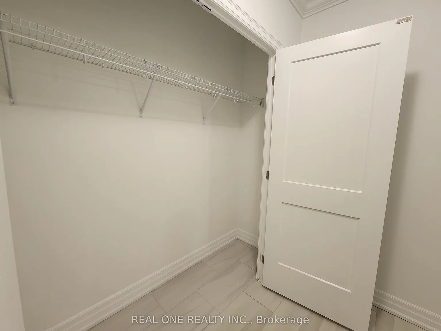 3 bed, $2,988 — Photo 4
