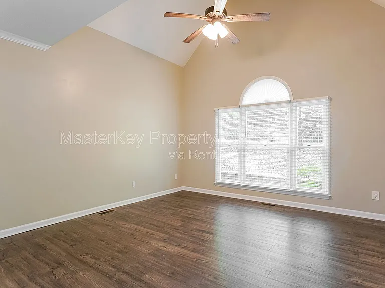 220 W Elm Ave — Photo 10