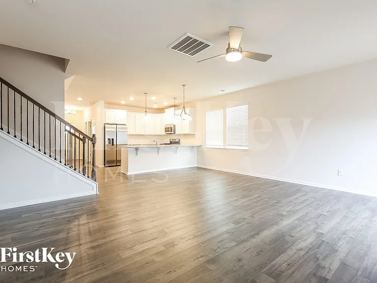 419 Stonefence Dr — Photo 3