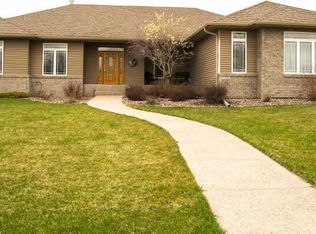 1496 Autumn Dr SE, Owatonna, MN 55060