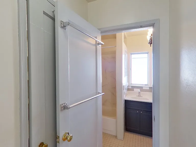 2501 Benvenue Ave — Photo 14