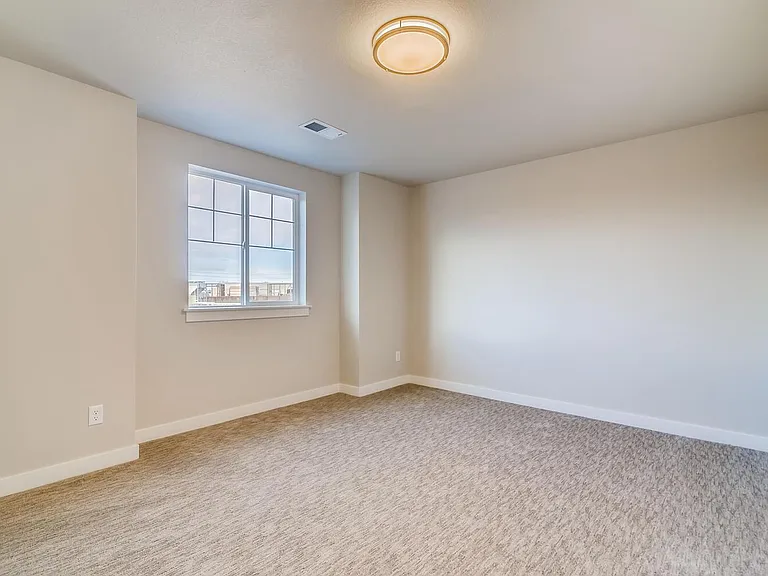294 E Chestnut St #2 — Photo 9