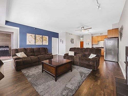 2nd image of 4350 N Broadway Ave #704
